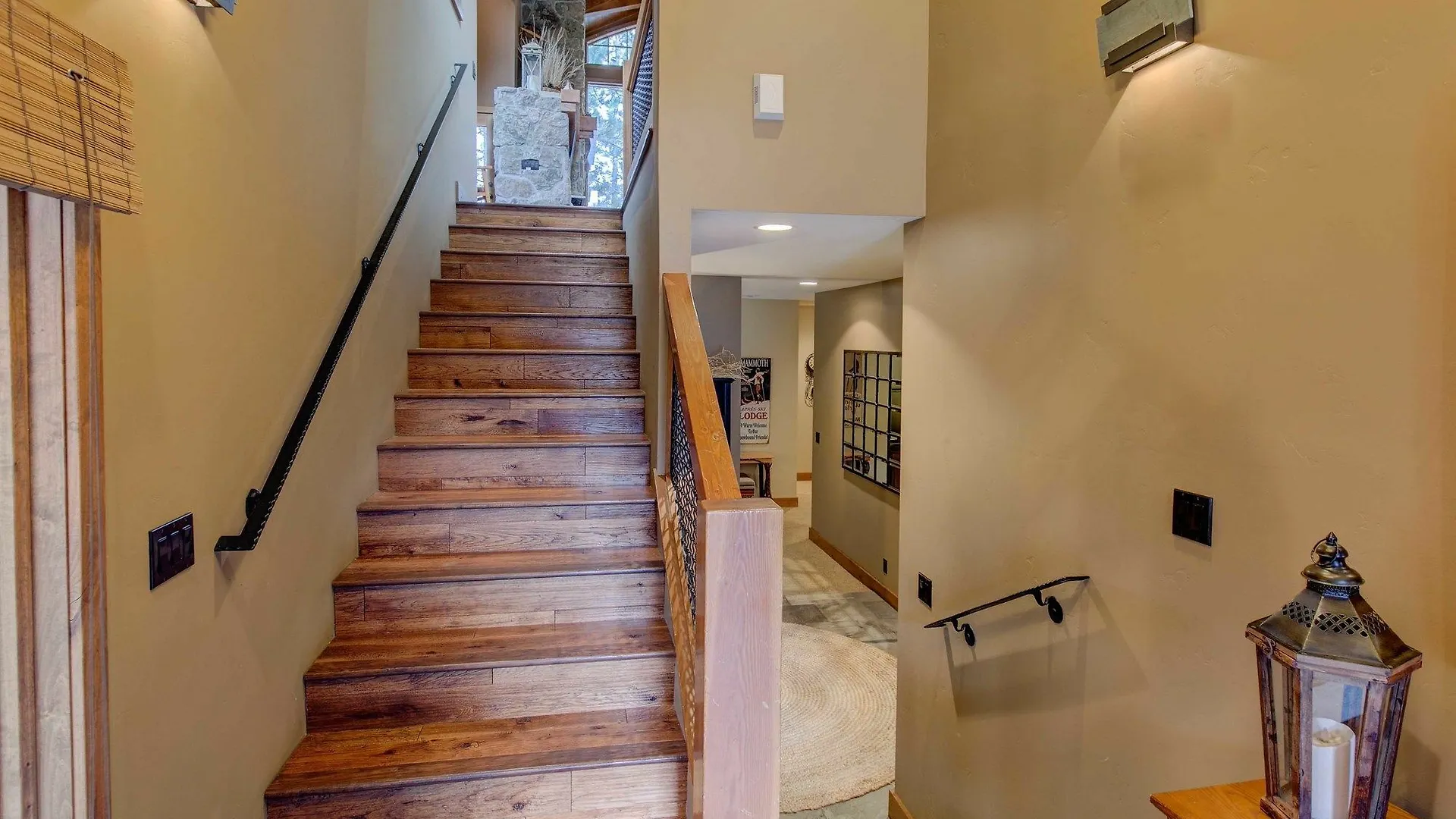 Stonegate 10 - Remodeled 4 Bedroom Home With Loft & Hot Tub Mammoth Lakes