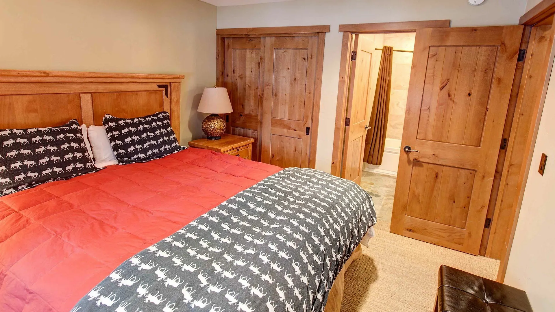 Stonegate 10 - Remodeled 4 Bedroom Home With Loft & Hot Tub Mammoth Lakes United States