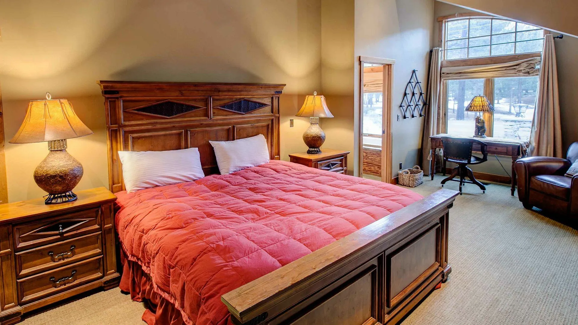 Stonegate 10 - Remodeled 4 Bedroom Home With Loft & Hot Tub Mammoth Lakes Homestay