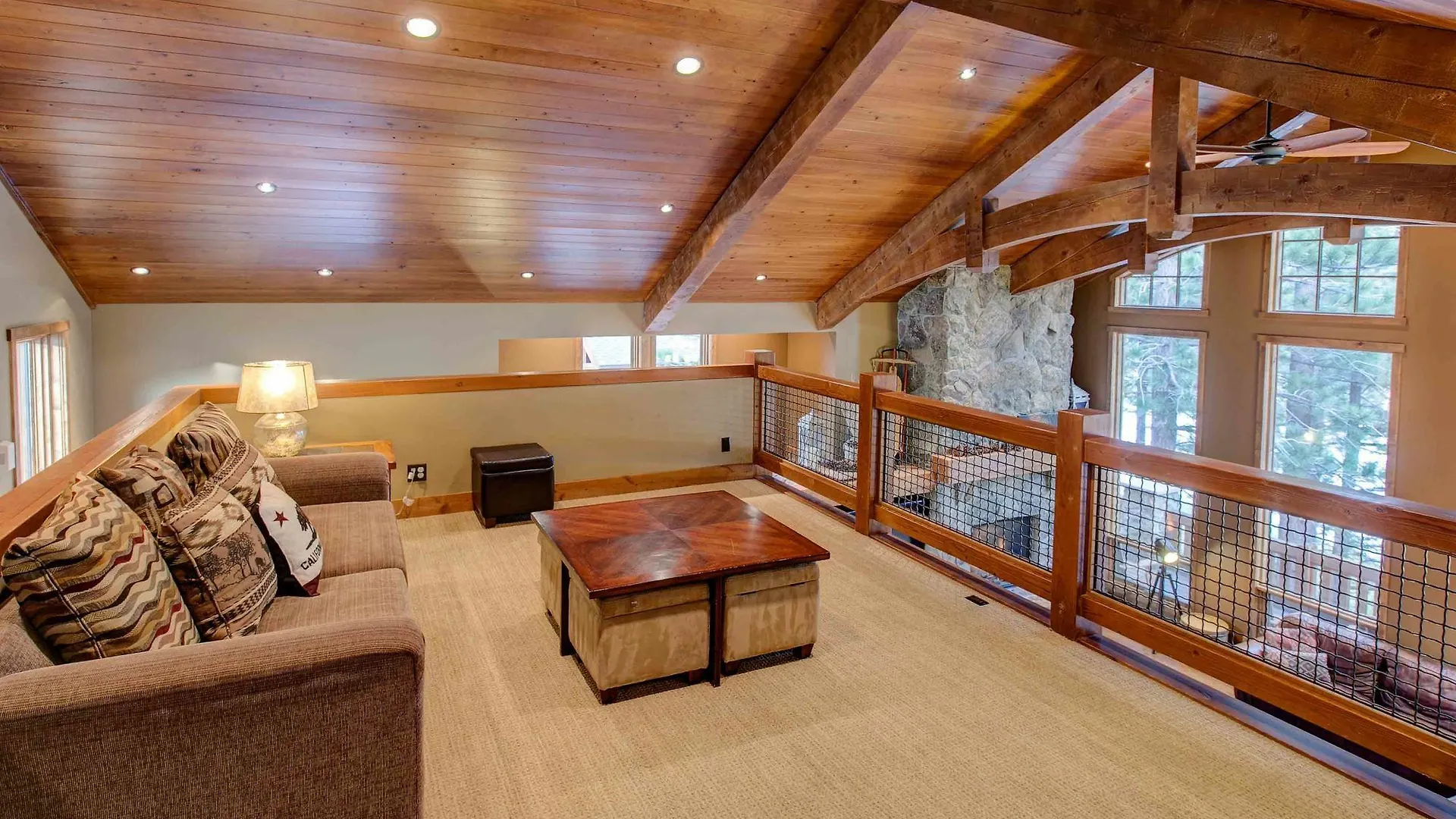 Stonegate 10 - Remodeled 4 Bedroom Home With Loft & Hot Tub Mammoth Lakes